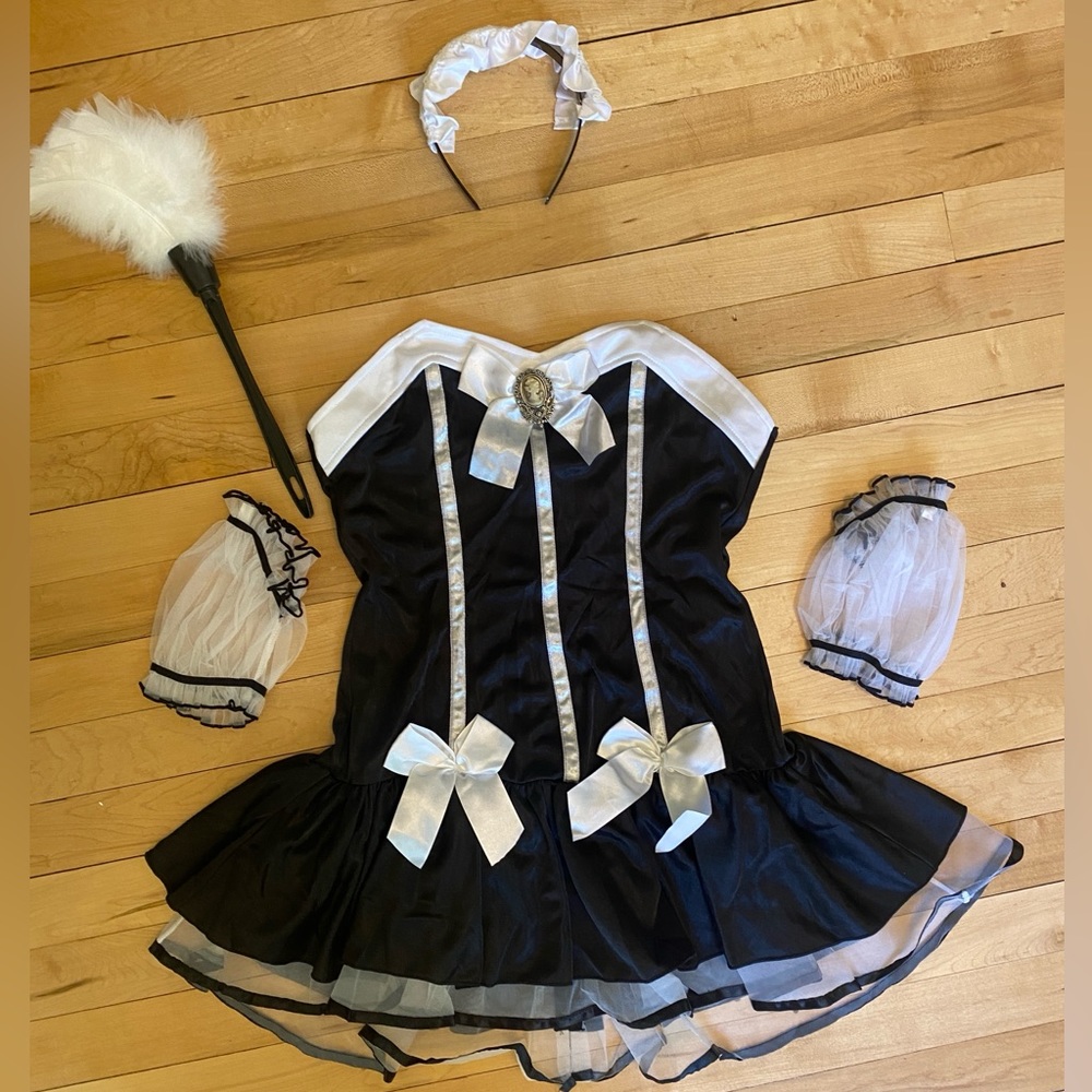 Adult French Maid costume - women’s 6/8